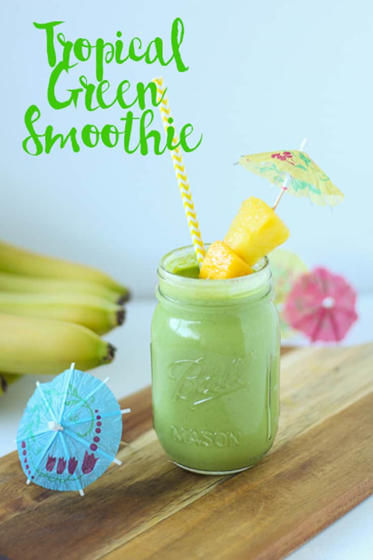 This Tropical Green Smoothie is soooo good.