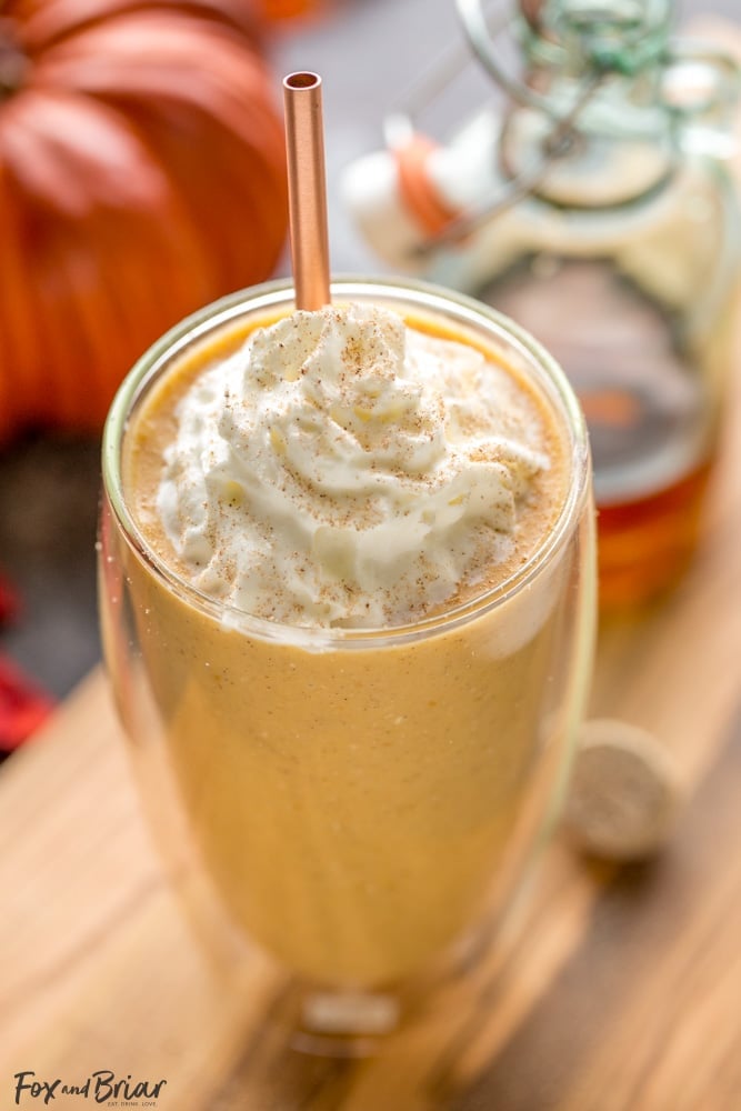 This healthy pumpkin pie smoothie will give you your pumpkin spice fix without all the empty calories. | Pumpkin Smoothie | Healthy Pumpkin recipes | Pumpkin Spice Recipe | Fall Smoothies | Fall Recipes | Recipes using canned pumpkin | Leftover Pumpkin Recipes