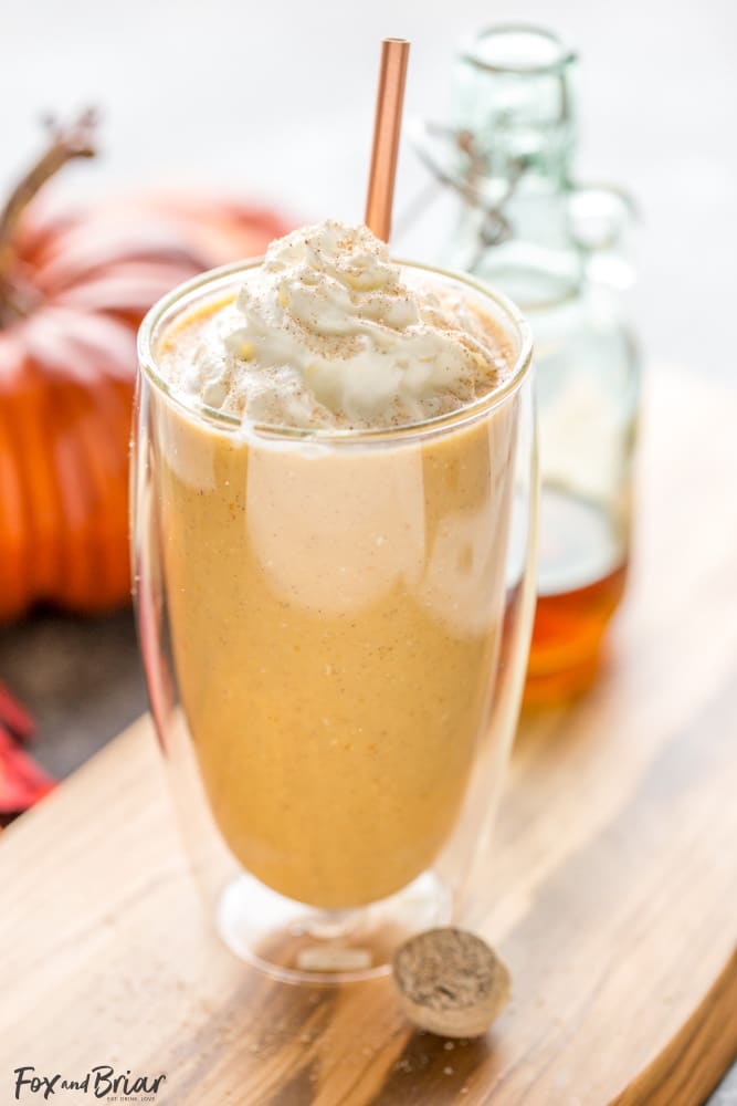 This healthy pumpkin pie smoothie will give you your pumpkin spice fix without all the empty calories. | Pumpkin Smoothie | Healthy Pumpkin recipes | Pumpkin Spice Recipe | Fall Smoothies | Fall Recipes | Recipes using canned pumpkin | Leftover Pumpkin Recipes