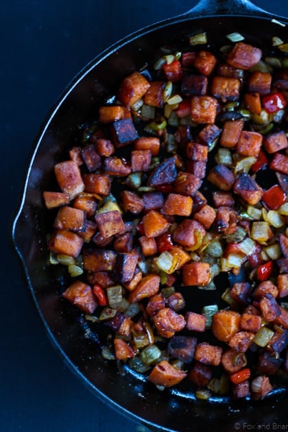 This sweet potato hash is so good! Perfect for breakfast. Gluten free, paleo, vegan and vegetarian. 