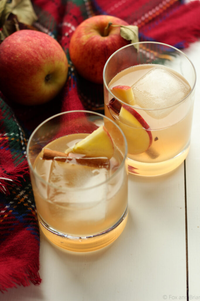 Who needs a cocktail? This Maple Whiskey Cider is the perfect fall cocktail. It uses fresh apple cider and maple whiskey - also an alternative recipe with regular whiskey.