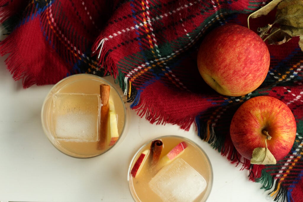 This Maple Whiskey Cider is the perfect fall cocktail. It uses fresh apple cider and maple whiskey - also an alternative recipe with regular whiskey.