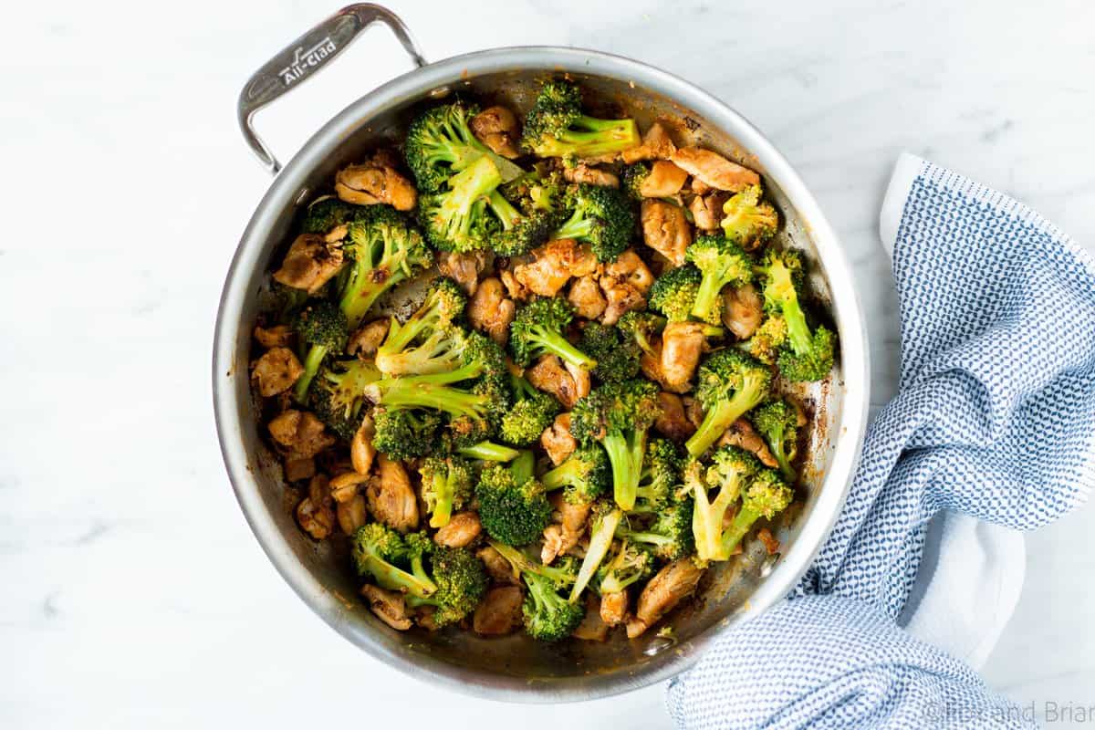 This Buffalo Chicken and Broccoli Bowl is fast, easy and flavorful. Chicken and broccoli in a buffalo sauce, served over cauliflower rice makes a gluten free, low carb, high protein, paleo and whole 30 friendly meal!