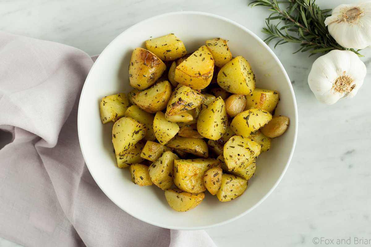 Crispy Roasted Garlic and Rosemary Potatoes. Golden potatoes roasted with garlic and rosemary are your perfect side dish.