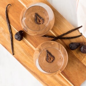 This Spiced Fall Fig Smoothie uses either fresh or dried figs, fall spices and vanilla for a healthy and indulgent fall treat or meal!