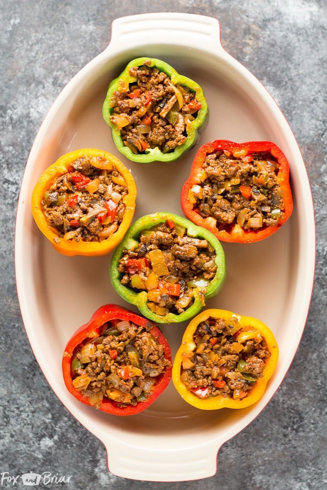 These Pizza Stuffed Bell Peppers have the flavors of my favorite pizza, but without the carbs! |Stuffed bell peppers | Low Carb Dinner | Easy Dinner | Healthy Dinner 