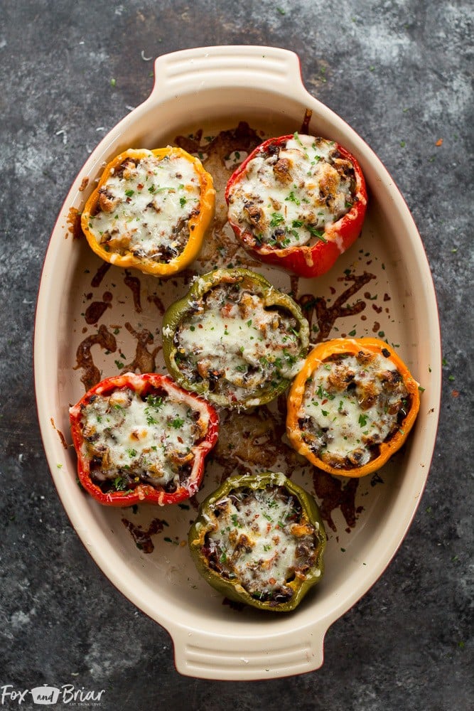 These Pizza Stuffed Bell Peppers have the flavors of my favorite pizza, but without the carbs! |Stuffed bell peppers | Low Carb Dinner | Easy Dinner | Healthy Dinner 