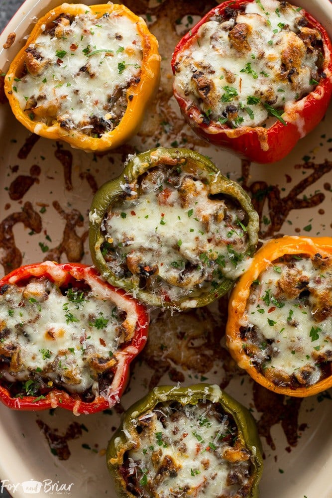 These Pizza Stuffed Bell Peppers have the flavors of my favorite pizza, but without the carbs! |Stuffed bell peppers | Low Carb Dinner | Easy Dinner | Healthy Dinner 