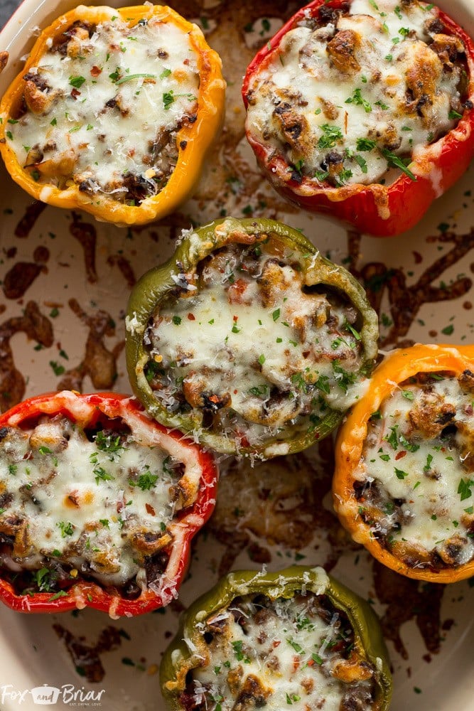 These Pizza Stuffed Bell Peppers have the flavors of my favorite pizza, but without the carbs! |Stuffed bell peppers | Low Carb Dinner | Easy Dinner | Healthy Dinner 