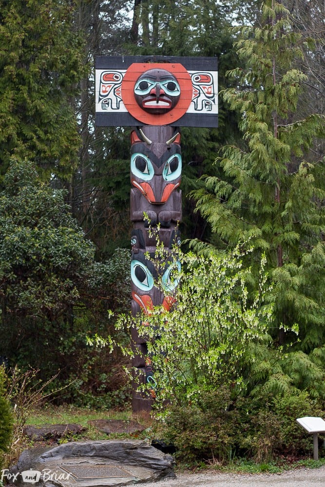 Totem Pole in Stanley Park, Vancouver, BC. What to do and where to eat in Vancouver, B.C. The Ultimate Weekend Travel Guide! How to spend 36 hours in Vancouver, Canada. | Best places to eat in vancouver | tourist attractions Vancouver BC | Weekend trip to Vancouver | Things to do in Vancouver