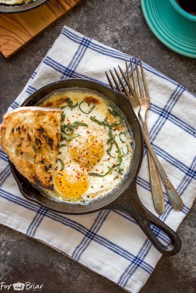 These oven baked eggs make the perfect weekend breakfast or brunch. This sophisticated and impressive egg dish is perfect for a crowd, or for just one or two people. | baked eggs | Brunch Recipes | Breakfast Recipes | egg Recipe