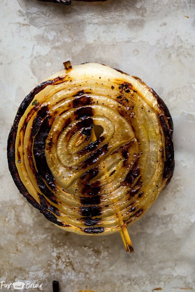 These are the best ever grilled onions! Learn how to make perfectly grilled onions that everyone will rave about! Grilling Recipes | Onion Recipe | How to grill onions | grilling side dishes | BBQ recipes