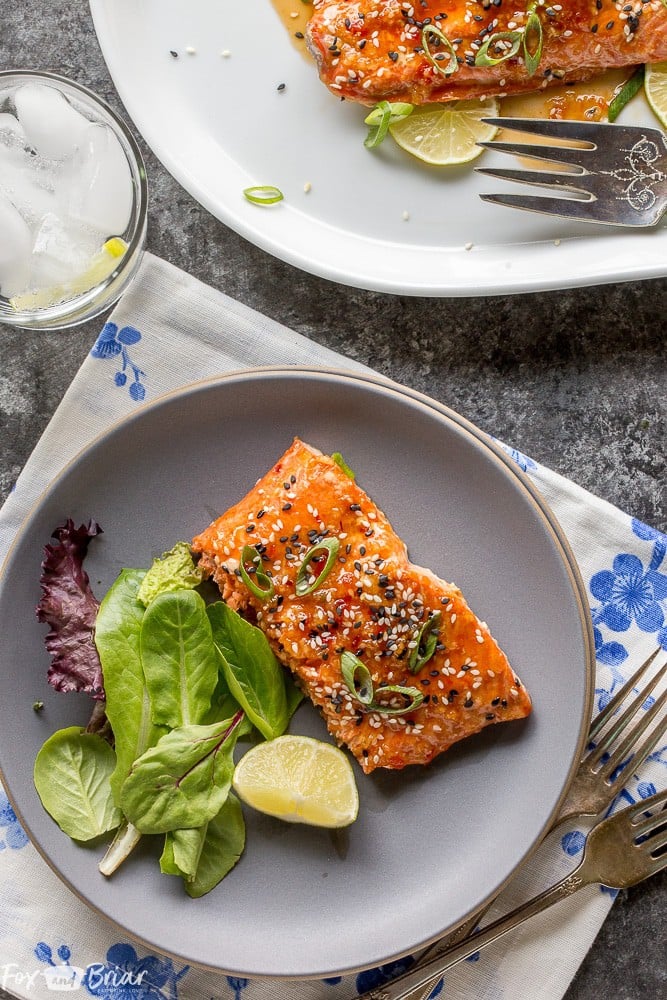 This Baked Sweet Chili Garlic Salmon will be your favorite way to eat salmon! This quick and easy salmon recipe only takes 20 minutes and is packed with sweet, tangy and spicy Asian flavors that will become a family dinner favorite. |Easy dinner recipe | 20 minute dinner | Quick Dinner Recipe | Salmon Recipe | Fish Recipe | Asian Salmon 