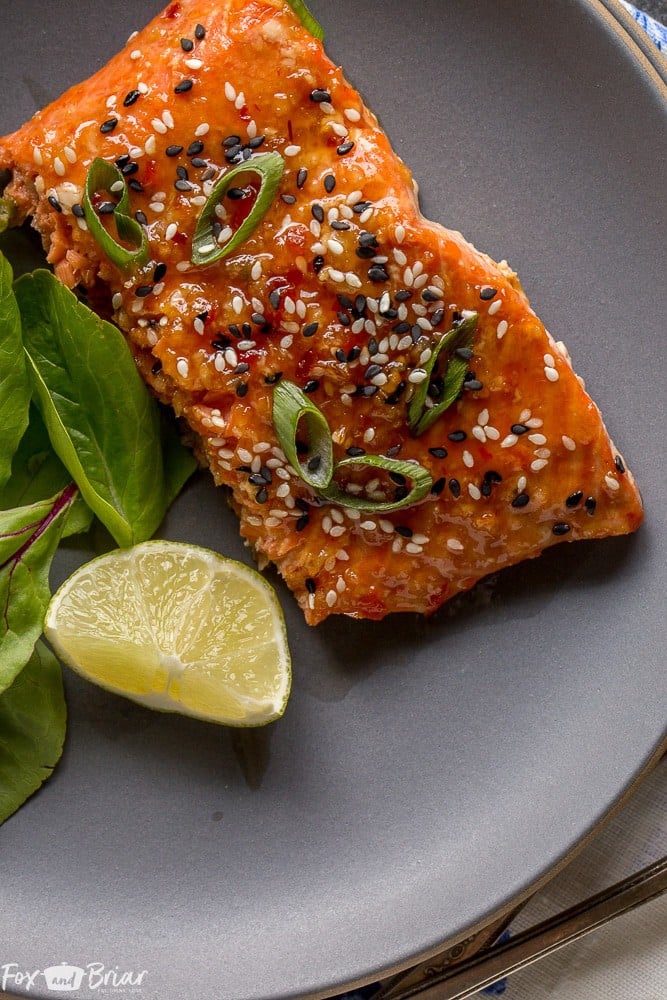 This Baked Sweet Chili Garlic Salmon will be your favorite way to eat salmon! This quick and easy salmon recipe only takes 20 minutes and is packed with sweet, tangy and spicy Asian flavors that will become a family dinner favorite. |Easy dinner recipe | 20 minute dinner | Quick Dinner Recipe | Salmon Recipe | Fish Recipe | Asian Salmon 