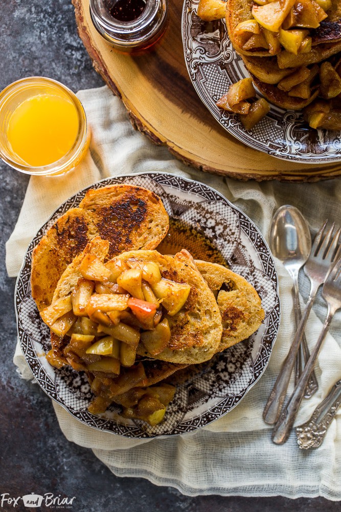 This Apple Pie French Toast is the best way to usher in fall! | Fall Breakfast | Apple Recipe| Best French Toast | Apple French Toast
