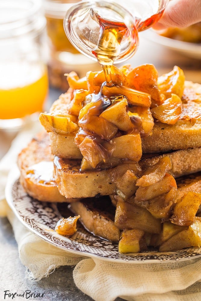 This Apple Pie French Toast is the best way to usher in fall! | Fall Breakfast | Apple Recipe| Best French Toast | Apple French Toast