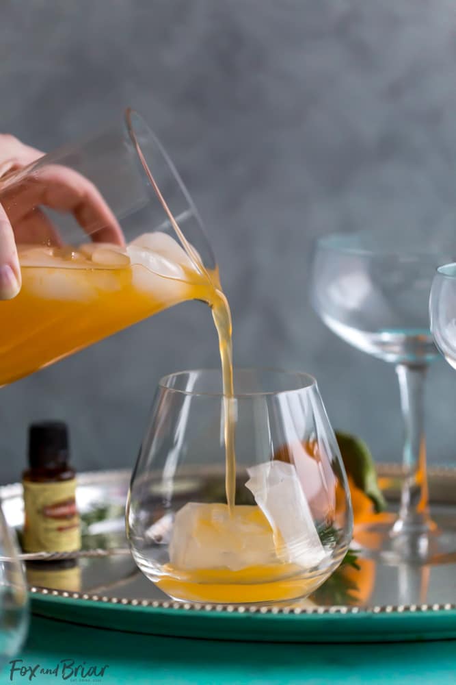 This non-alcoholic Rosemary Clementine Sparkler is a sophisticated mocktail perfect for the holidays. Non-Alcoholic Recipes | Pregnancy drinks | Drinks for teens | Baby Shower drinks | Dry January | Winter Mocktail | Non-alcoholic party drink | Sparkling mocktail | New Years Mocktail 