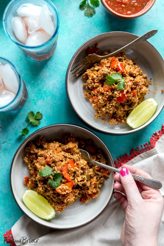 This Healthy Cauliflower Rice Turkey Taco Skillet is a quick and healthy low carb dinner. An easy way to sneak in extra veggies but packed with flavor! | Mexican cauliflower rice recipe | Healthy dinner recipe | Low carb cauliflower rice recipe | Easy cauliflower rice dinner recipe | Quick dinner recipe | Quick and healthy dinner ideas | One pot | paleo | whole 30 | ground turkey recipe | low calorie dinner recipe