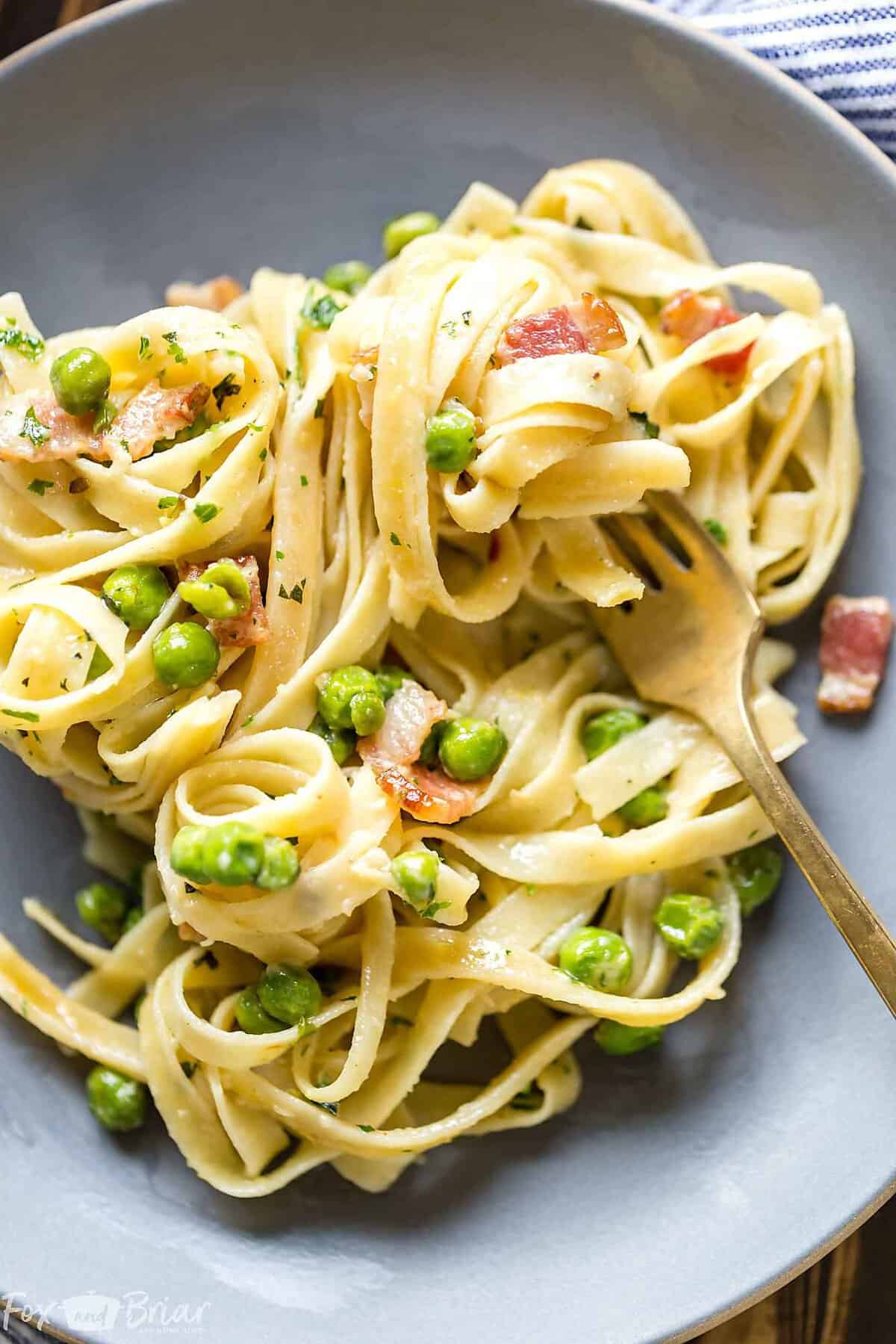 This quick Creamy Pasta with Pancetta and Peas only takes 15 minutes and is an easy and elegant dinner for any night of the week! @QFCgrocery #QFCdelivery #sponsored Pasta with peas and bacon | Pasta with peas and pancetta recipe | noodles with peas and bacon | cramy pasta recipe | Easy pasta recipe | easy dinner recipe | 15 minute dinner | quick pasta recipe | date night recipe | peas and bacon cream sauce