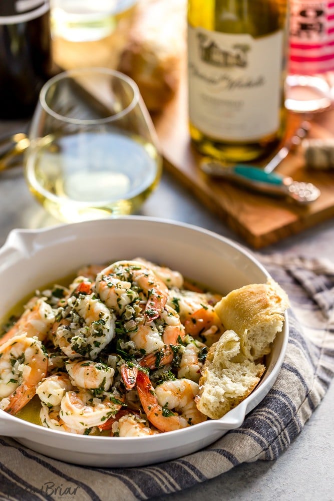 This Shrimp Scampi with White Wine has a garlicky, buttery sauce, balanced by the bright freshness of wine, lemon juice and parsley. It's fantastic mixed with pasta, over rice, or just with crusty bread for dipping in the sauce. | Easy shrimp scampi recipe | Best shrimp scampi @QFCGrocery #WAWineMonth  #sponsored