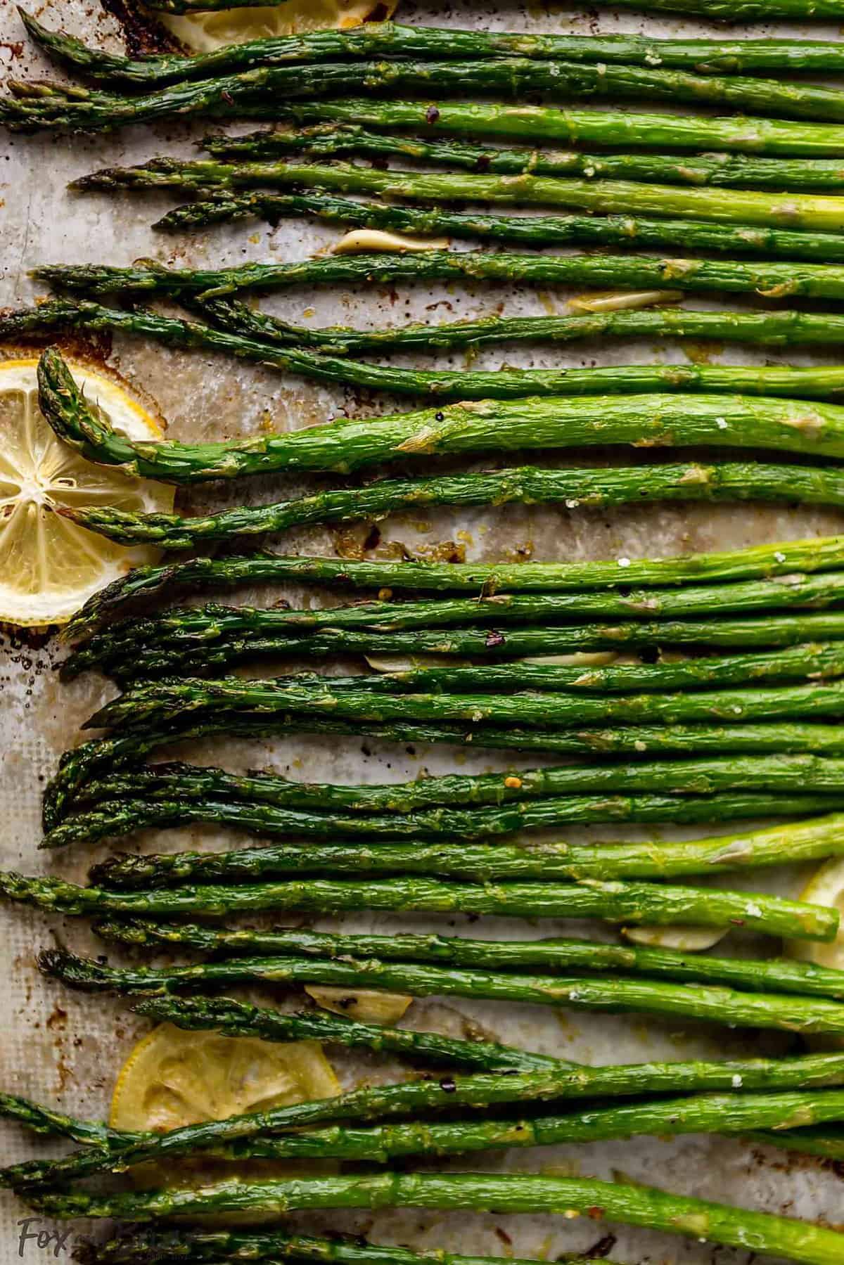 Oven roasted asparagus with lemon slices