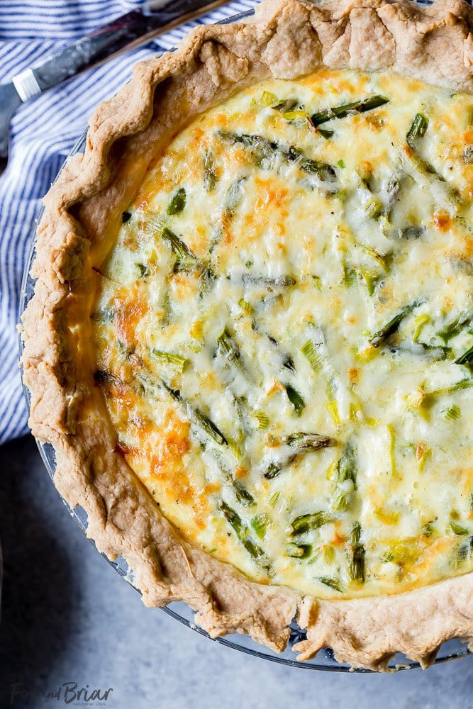 Easy Crab, Asparagus and Leek Quiche Recipe | Easy Quiche Recipe | Brunch idea | Mother's day brunch recipe | Easter Brunch Recipe | Breakfast Quiche | Make ahead quiche | Crab Quiche | Asparagus Quiche | Leek Quiche | Best quiche recipe 