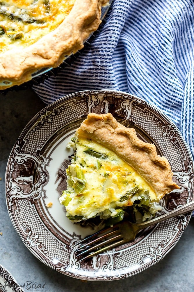 Easy Crab, Asparagus and Leek Quiche Recipe | Easy Quiche Recipe | Brunch idea | Mother's day brunch recipe | Easter Brunch Recipe | Breakfast Quiche | Make ahead quiche | Crab Quiche | Asparagus Quiche | Leek Quiche | Best quiche recipe 