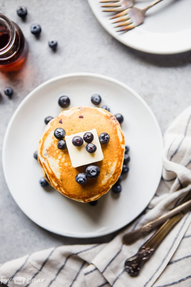 How to make the best buttermilk blueberry pancakes.  Fluffy and tender blueberry pancakes from scratch make the best weekend breakfast or brunch! | Blueberry pancake recipe | Pancakes from scratch | Fluffy blueberry pancakes | Buttermilk blueberry pancake recipe | Tender pancakes | Easy pancake recipe | Homemade pancakes | breakfast recipe | blueberry recipe | Best blueberry pancakes