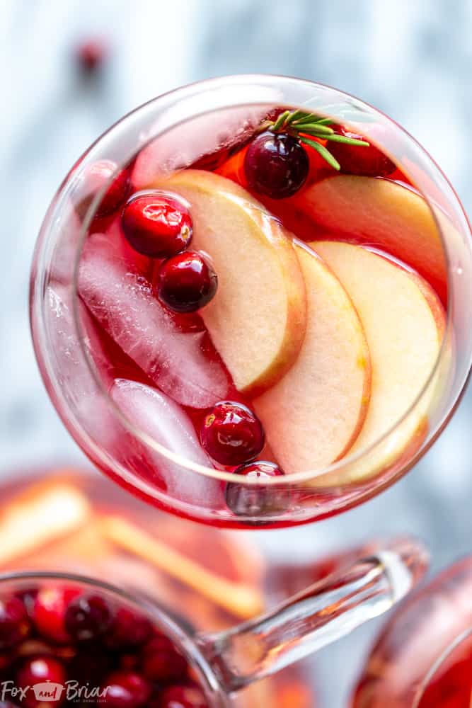 This Cranberry Orange Sangria Recipe is the perfect cocktail for Thanksgiving or Christmas parties! Easy to mix together, and you can make it ahead of time, this festive sangria will be a hit! |Easy Sangria Recipe | White Sangria | Thanksgiving Sangria | Christmas Sangria | Sangria for a crowd | Thanksgiving cocktail | Christmas party | Winter Sangria | Holiday Sangria