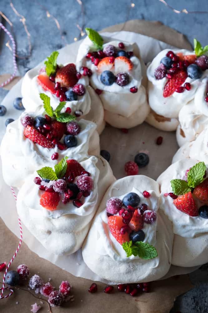 The Christmas desserts of all Christmas desserts! This pavlova wreath is an absolutely gorgeous dessert recipe that will wow your Christmas guests! A beautiful showstopper for the table and with some easy tips and tricks, you’ll be nailing this in no time! Pavlova | Dessert recipe | Christmas dessert 