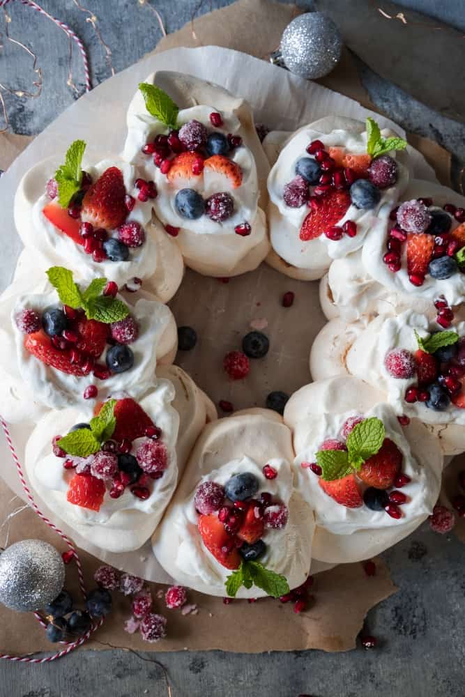 The Christmas desserts of all Christmas desserts! This pavlova wreath is an absolutely gorgeous dessert recipe that will wow your Christmas guests! A beautiful showstopper for the table and with some easy tips and tricks, you’ll be nailing this in no time! Pavlova | Dessert recipe | Christmas dessert 