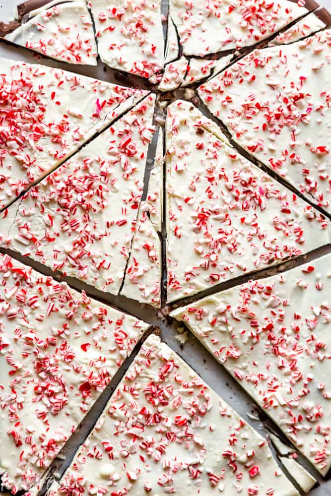 This easy peppermint bark recipe makes a great no bake Christmas treat!  Perfect for gifting, this peppermint bark has rich dark chocolate, creamy white chocolate, fresh peppermint and crushed candy canes on top. Nothing beats that classic combination of chocolate and peppermint! |Easy peppermint bark recipe | Williams sonoma peppermint bark | no bak christmas recipes | christmas food gifts | Cookie exchange recipes