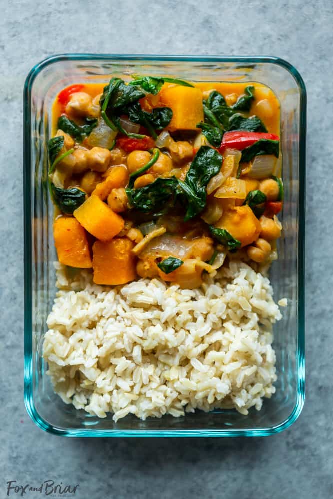 This easy Chickpea Curry is a great healthy meal prep idea, as well as a quick weeknight dinner recipe! Packed with veggies, this chickpea curry is also gluten free and easily made vegan! #mealprep #meatless #healthydinner | Meal Prep Idea | Easy and healthy dinner | quick dinner recipe | Meatless monday | Plant Based | vegan option | Gluten Free | Quick dinner idea