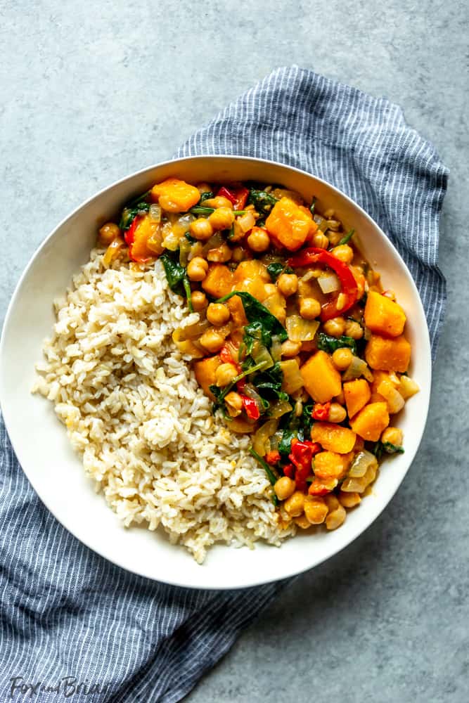 This easy Chickpea Curry is a great healthy meal prep idea, as well as a quick weeknight dinner recipe! Packed with veggies, this chickpea curry is also gluten free and easily made vegan! #mealprep #meatless #healthydinner | Meal Prep Idea | Easy and healthy dinner | quick dinner recipe | Meatless monday | Plant Based | vegan option | Gluten Free | Quick dinner idea