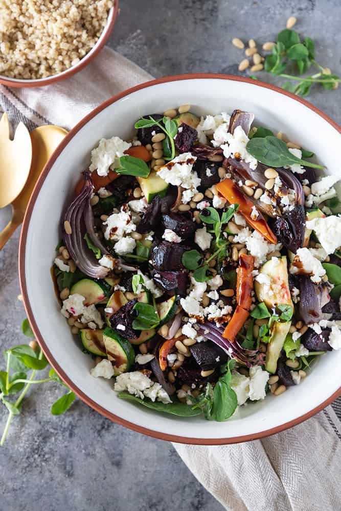 A hearty and healthy winter salad! This roast vegetable quinoa salad is a beautiful salad that will keep you fuller for longer. Crunchy roast veggies, warm quinoa, with some creamy feta and crunchy pine nuts! #vegetablesalad #roastvegetablesalad #wintersalad #quinoa Quinoa recipes | vegetarian dinner | meatless recipes | healthy dinner ideas | healthy recipes | winder salad