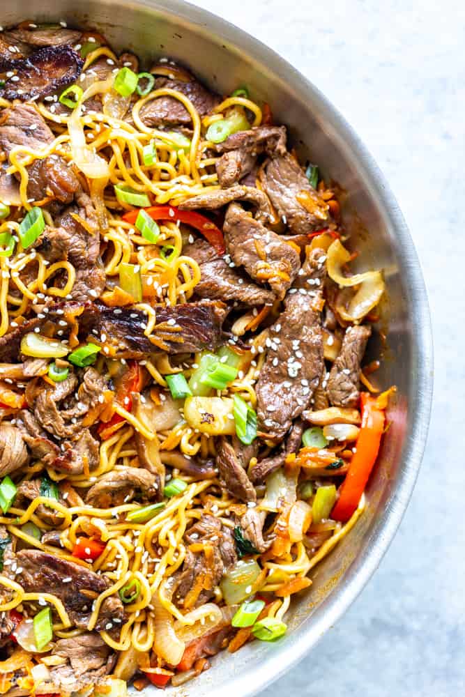 Beef Ramen Noodle Recipe is a quick stir fry using ramen noodles, beef, and vegetables, with a savory stir fry sauce. Make this Beef Noodle Stir Fry for a quick and easy dinner tonight! Ramen recipe | beef recipe | noodle recipe | quick dinner ideas | healthy dinner ideas | easy dinner recipes | top sirloin recipe