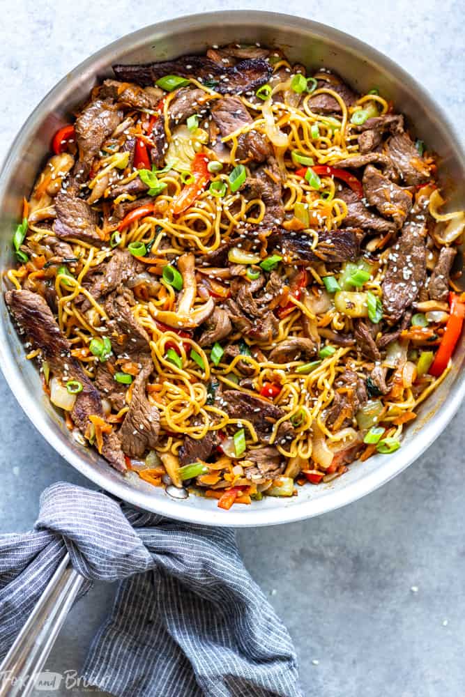 Beef Ramen Noodle Recipe is a quick stir fry using ramen noodles, beef, and vegetables, with a savory stir fry sauce. Make this Beef Noodle Stir Fry for a quick and easy dinner tonight! Ramen recipe | beef recipe | noodle recipe | quick dinner ideas | healthy dinner ideas | easy dinner recipes | top sirloin recipe