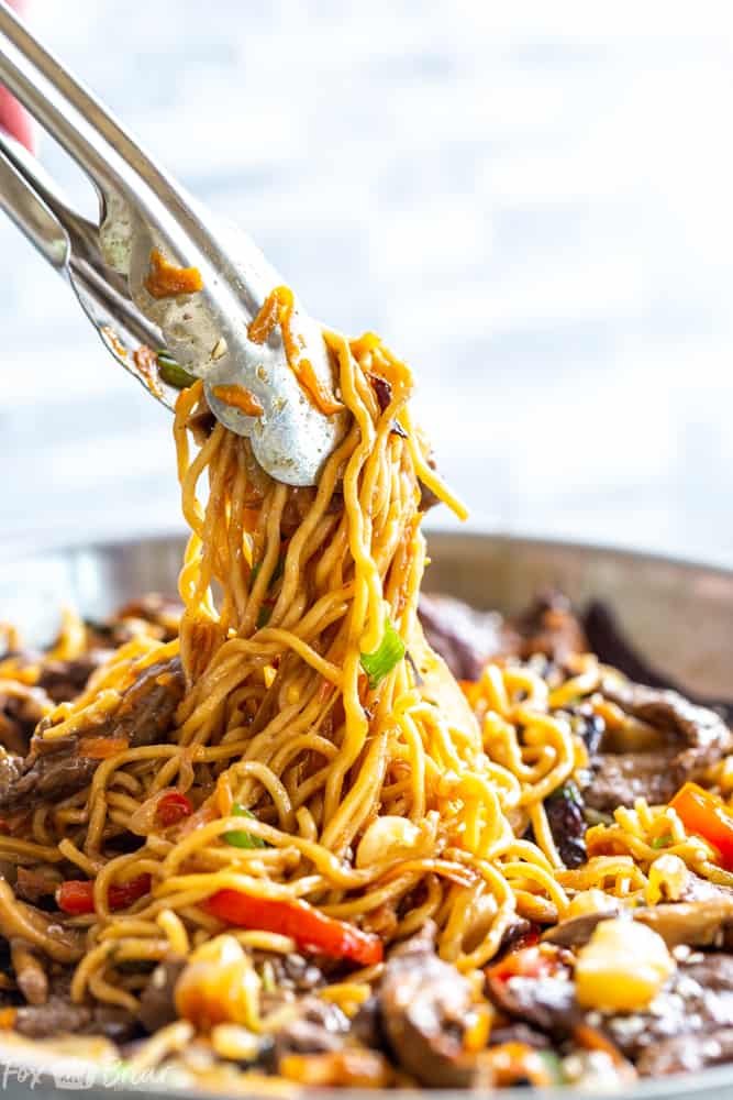 Beef Ramen Noodle Recipe is a quick stir fry using ramen noodles, beef, and vegetables, with a savory stir fry sauce. Make this Beef Noodle Stir Fry for a quick and easy dinner tonight! Ramen recipe | beef recipe | noodle recipe | quick dinner ideas | healthy dinner ideas | easy dinner recipes | top sirloin recipe