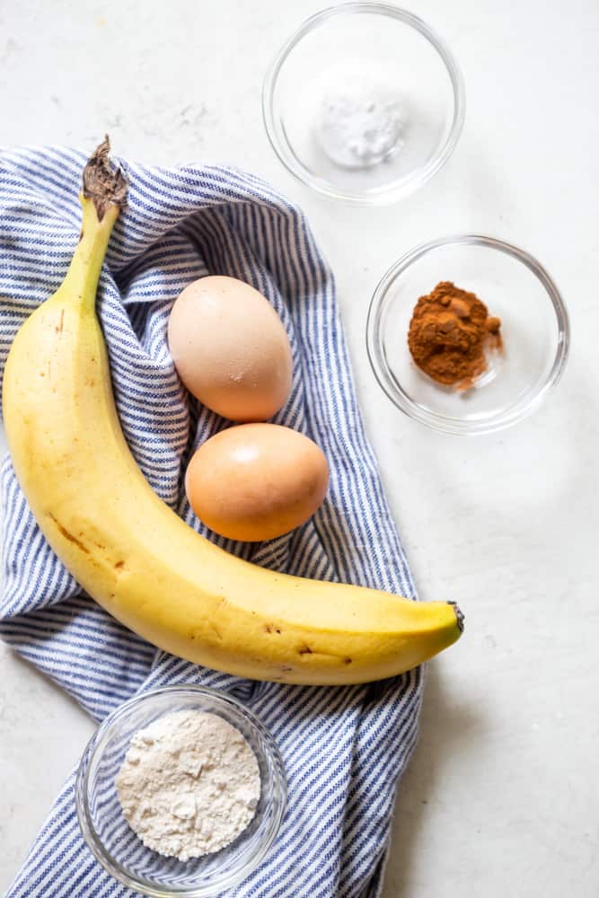 Ingredients for healthy banana pancakes - one banana, two eggs, optional ingredients - cinnamon, whole wheat flour, baking powder
